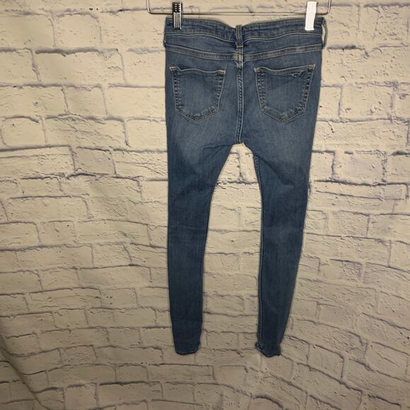 Low Rise Hollister Jean - Picture 5 of 6